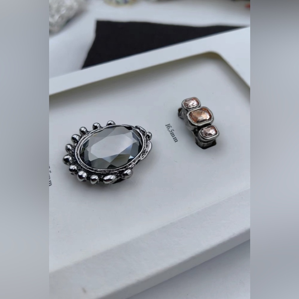 Zara new in box set of 2 rings with glass rocks